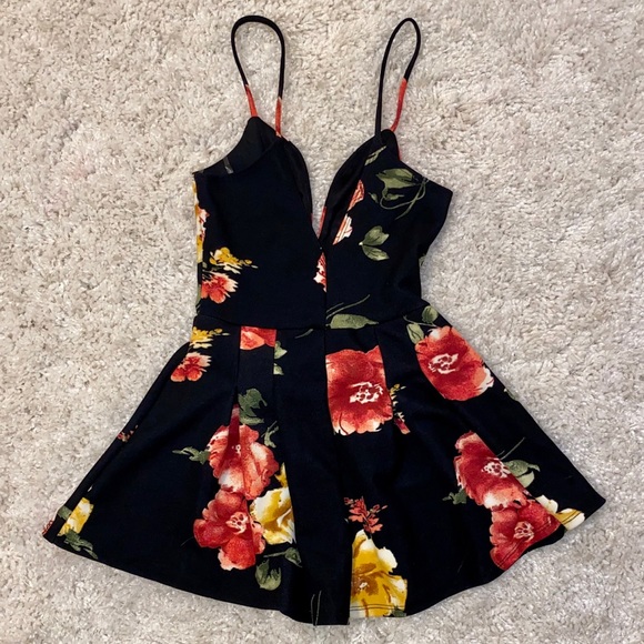 AKIRA Floral Romper - Picture 2 of 3